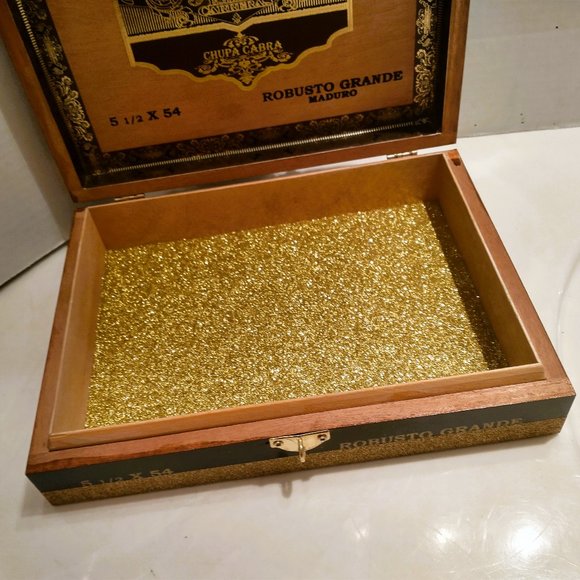 Suenos de Saundra Upcycled Grande Cedar Cigar Box, Jewelry/Storage Box - Picture 10 of 13